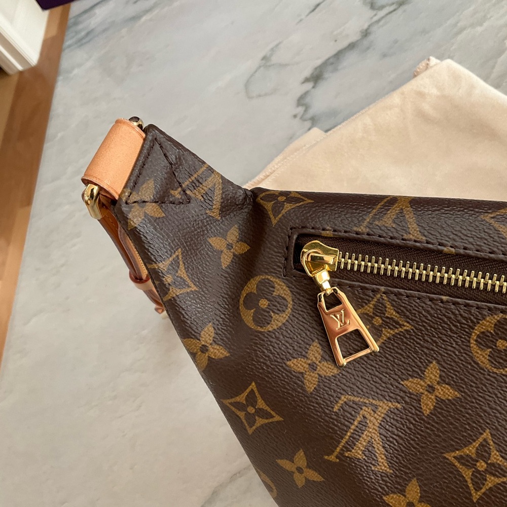 Sold Beautiful HARD TO FIND Louis Vuitton Monogram Bumbag - Picture 7 of 16